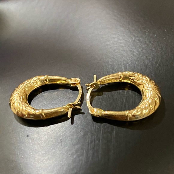 18K Gold Earrings. - Picture 3 of 7